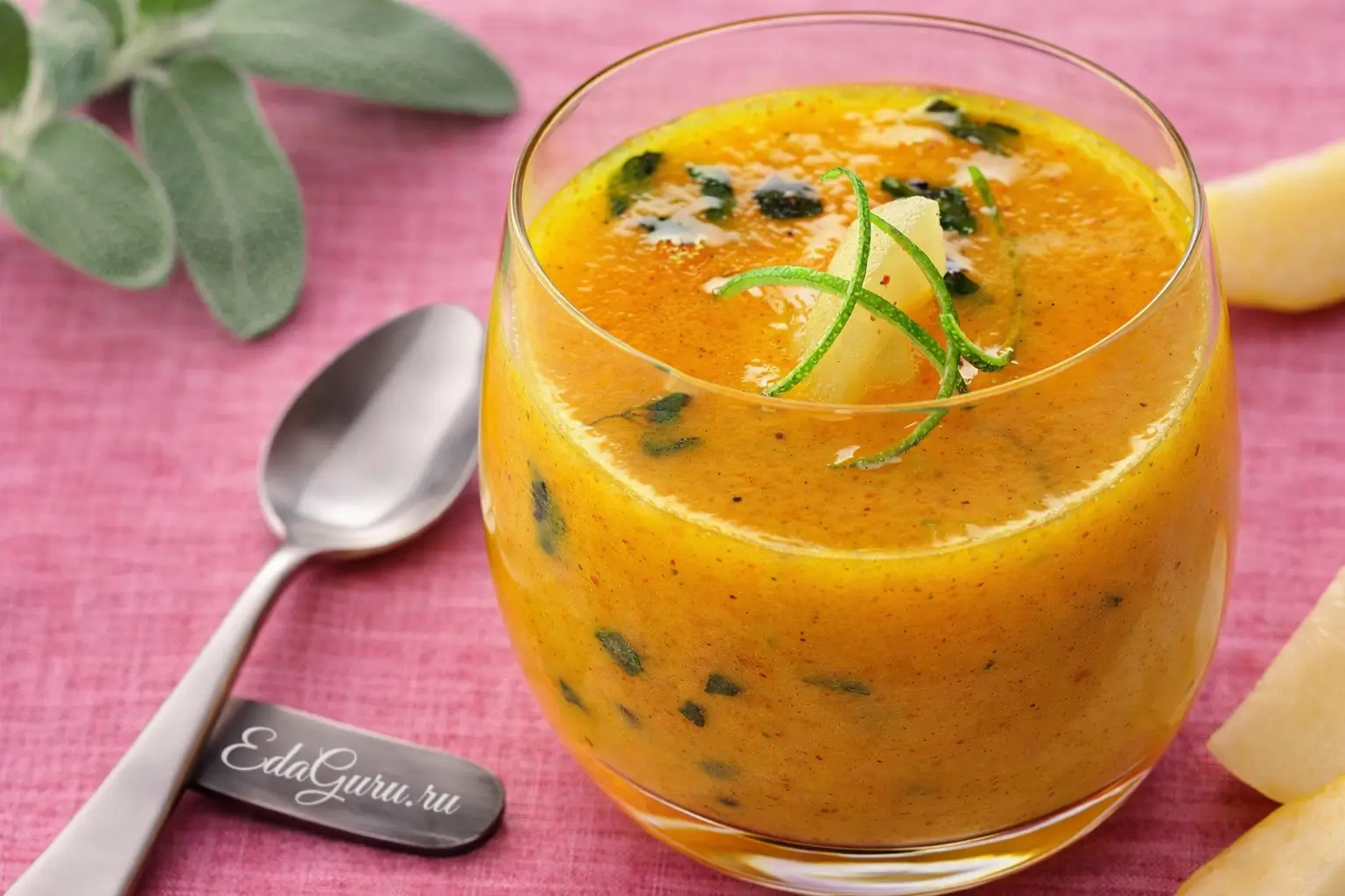 Десертный суп из груш с шалфеем