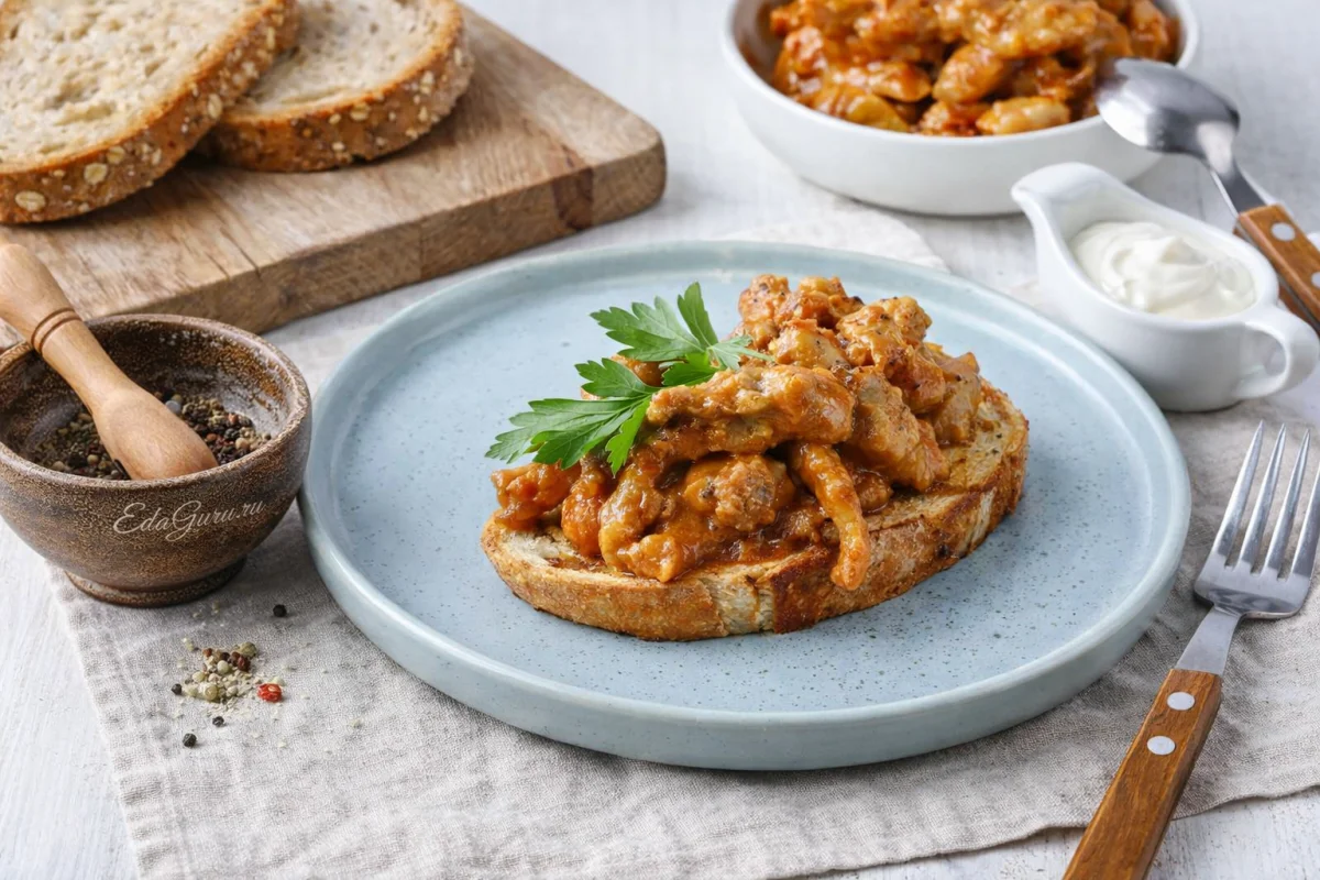 Подлива из свинины на сковороде