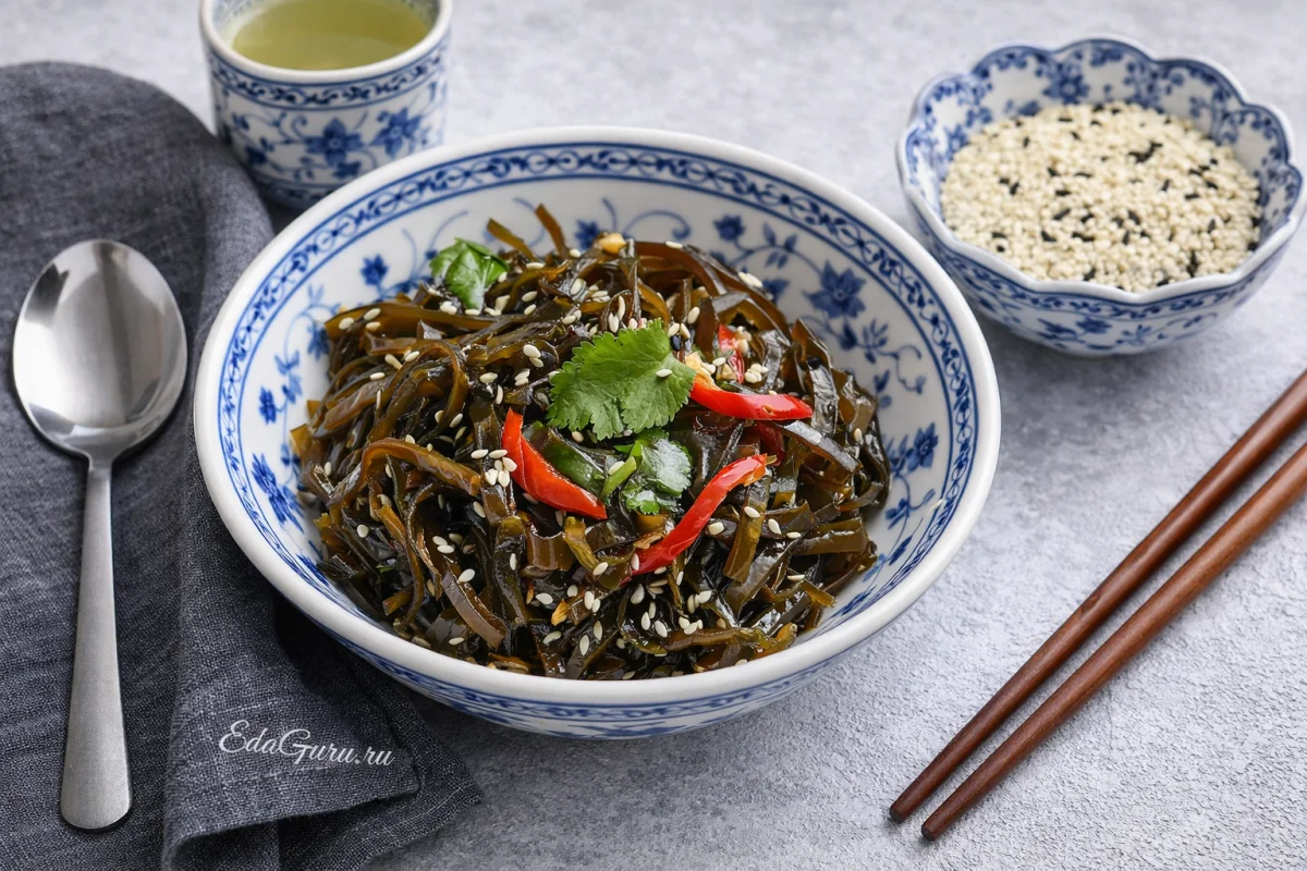 Салат из морской капусты с чили-заправкой