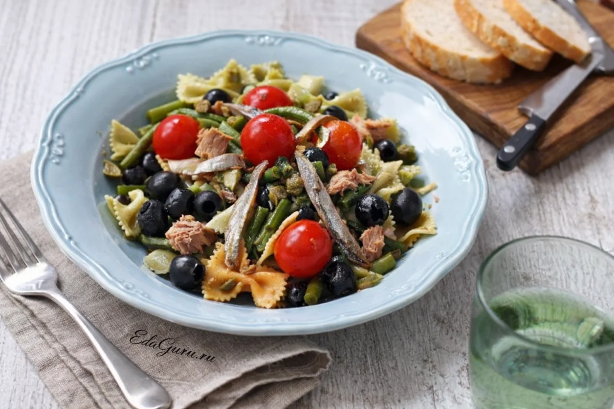 Салат из тунца с макаронами
