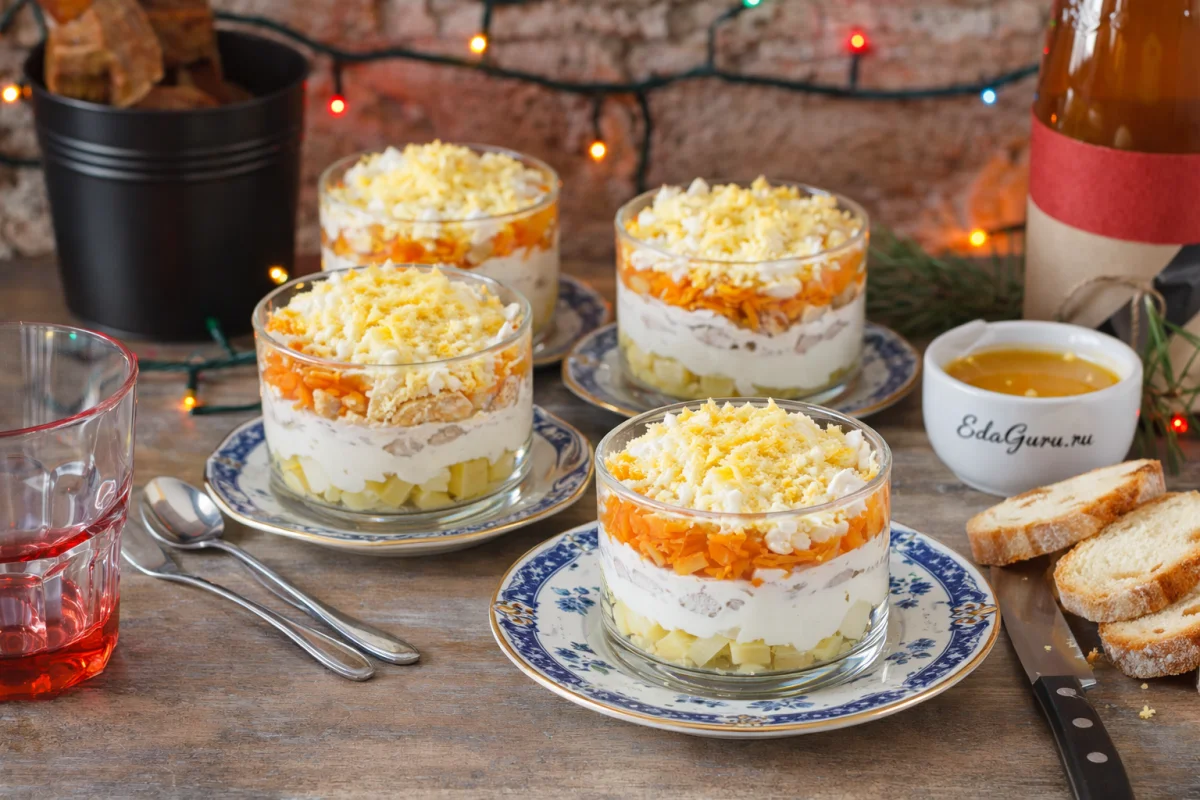 Салат яблоками и тунцом