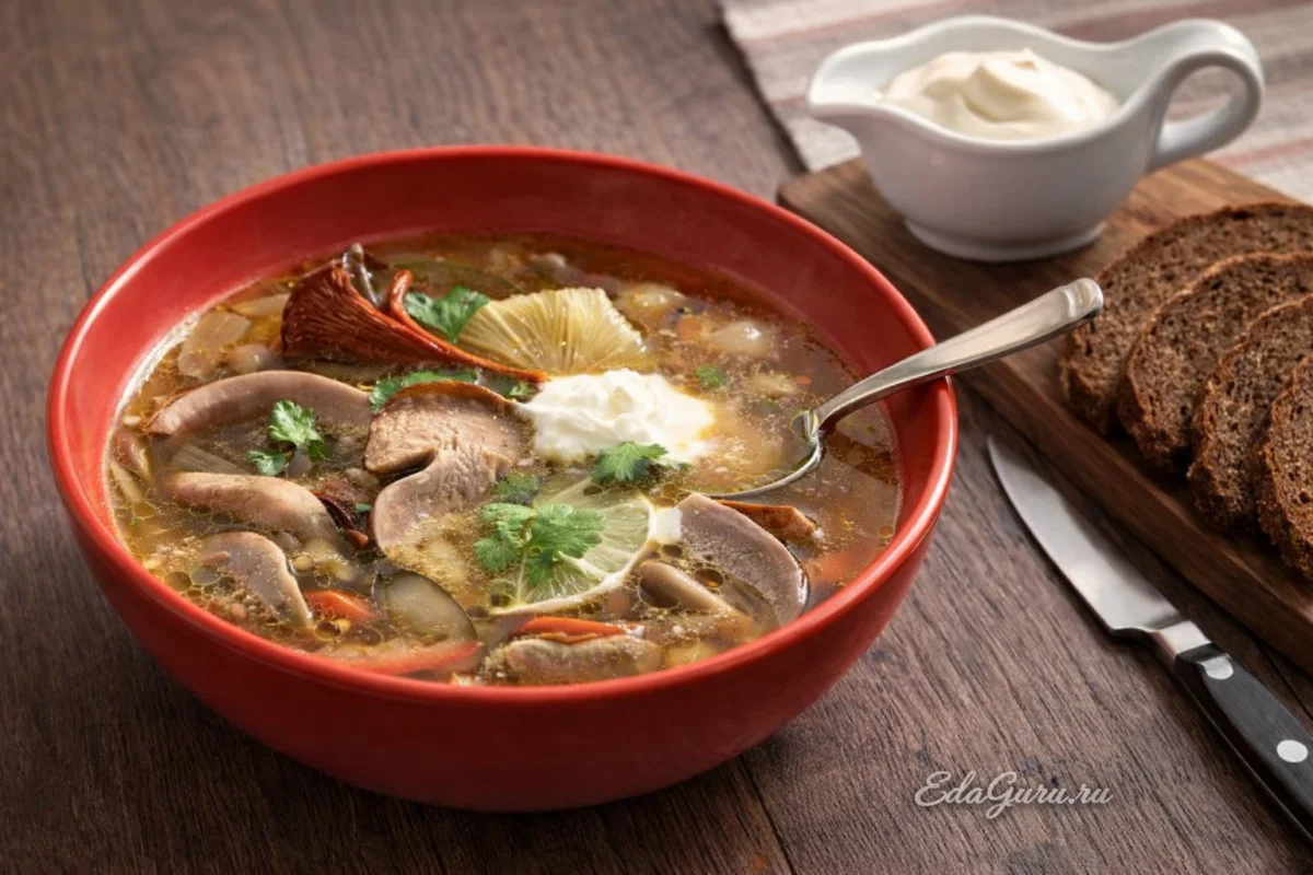 Солянка с груздями