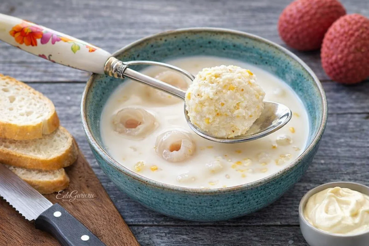 Холодный суп из личи с миндальным мороженым-кулфи