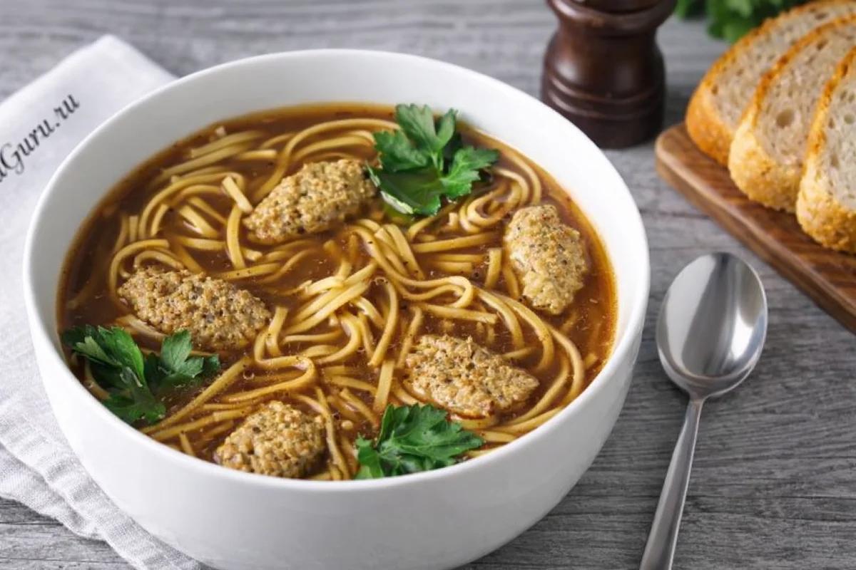 Суп-лапша с грибными кнелями