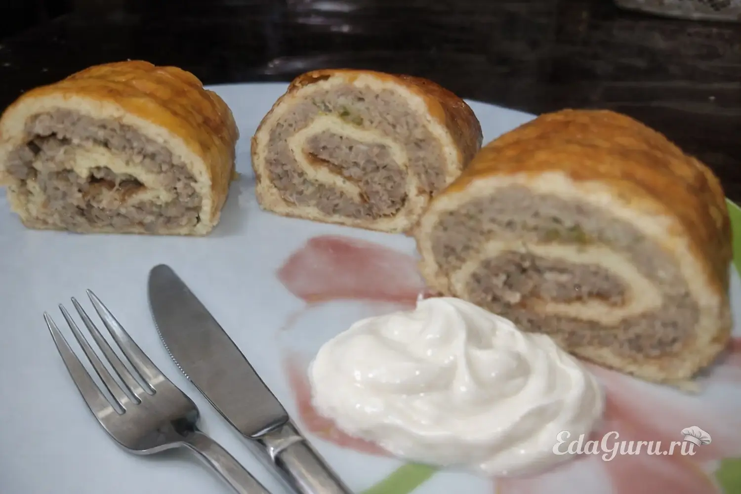 Сырный рулет с фаршем