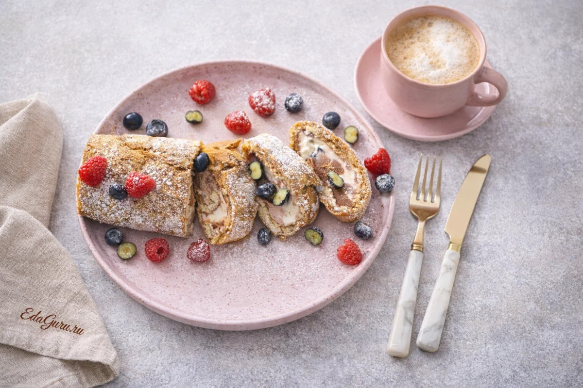 Бисквитный рулет с мороженым