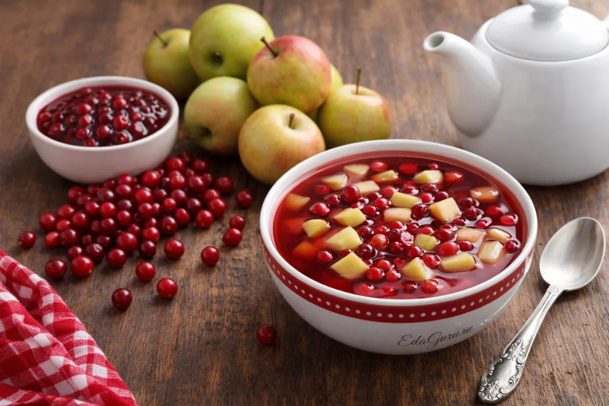 Морс из брусники и яблок