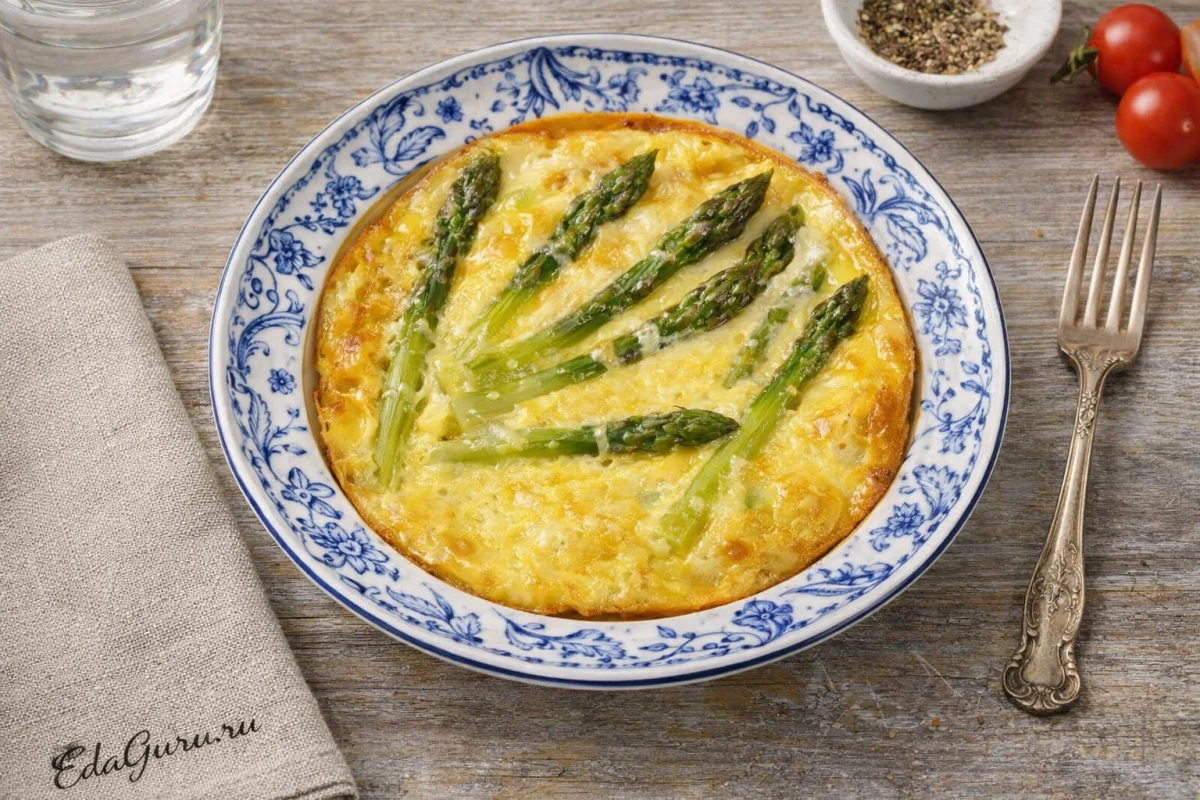 Омлет со спаржей