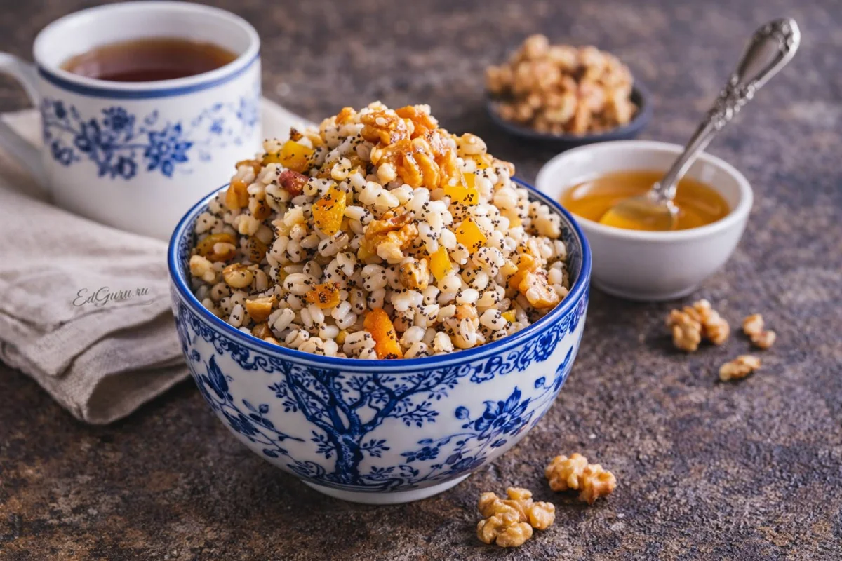Кутья из перловки с курагой