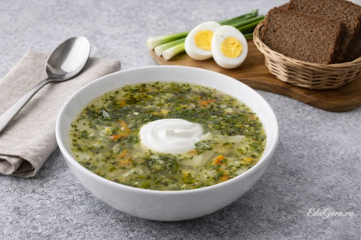 Щи со щавелем и сметаной